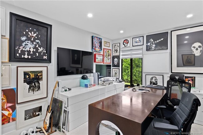 Building Photo - 5143 Deerhurst Crescent Cir