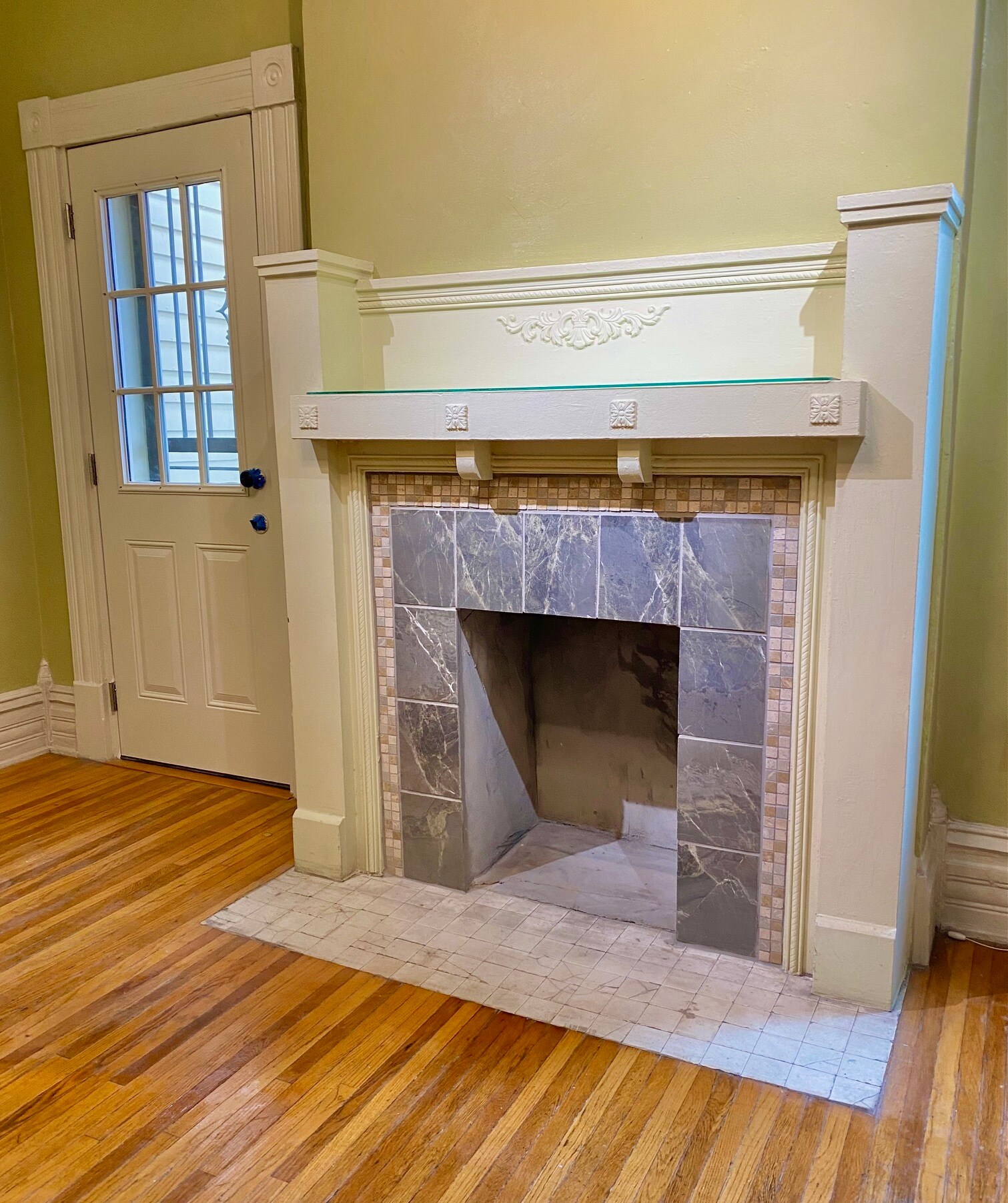 Custom tilework on mantlepiece. - 1321 Highland St