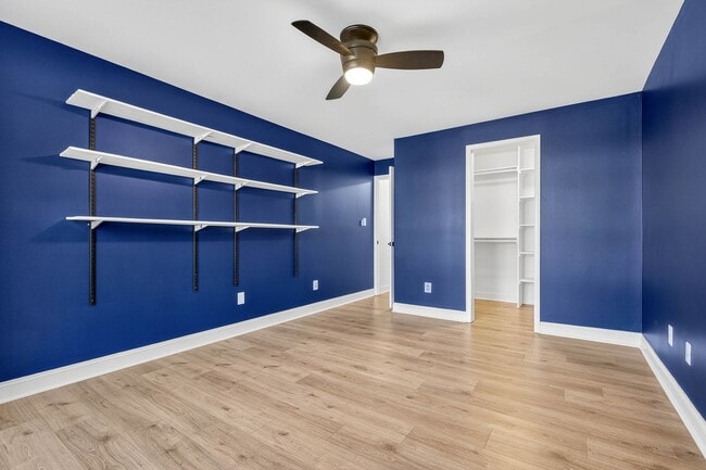 Building Photo - Very Nicely Update Condo in Prime Location!