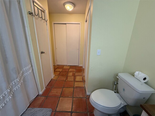 Building Photo - 500 Tiki Dr