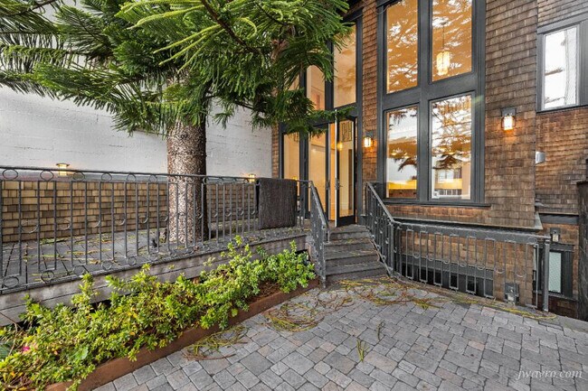 Building Photo - 19 Wilmot St