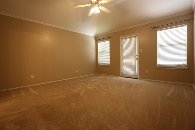 Building Photo - Charming 3 Bedroom in Flint! Coming Soon!