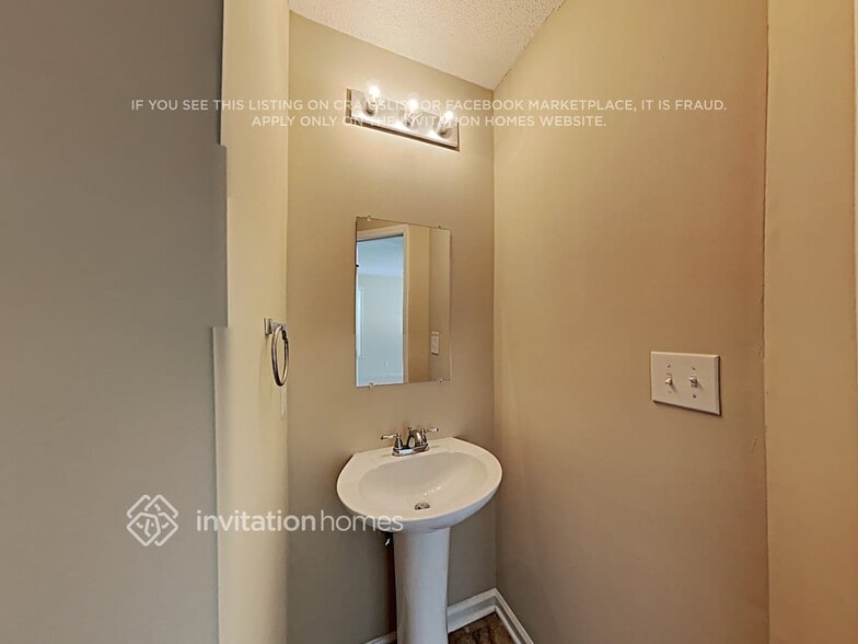 Building Photo - 2004 Pineton Ct