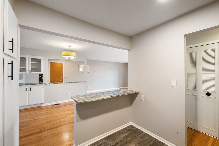 Building Photo - 8353 Kennedy Cir