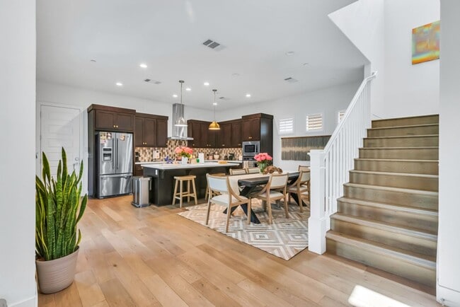 Building Photo - Stunning McKinley Village Home
