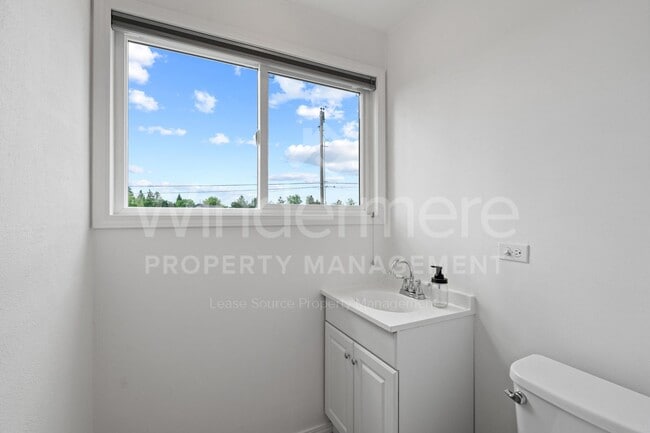 Building Photo - Beautiful 3-Bedroom Home - EV Charger - Pet Friendly