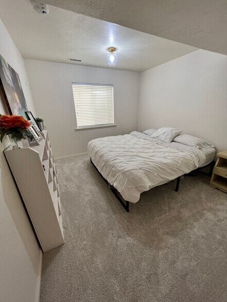 Basement - Bed #2 - 565 W 40 N