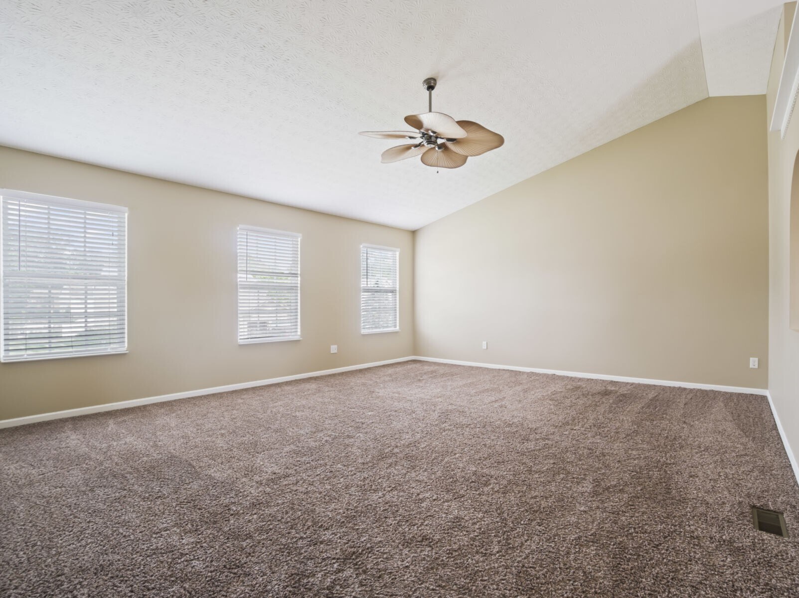 Building Photo - 626 Riverby Ln
