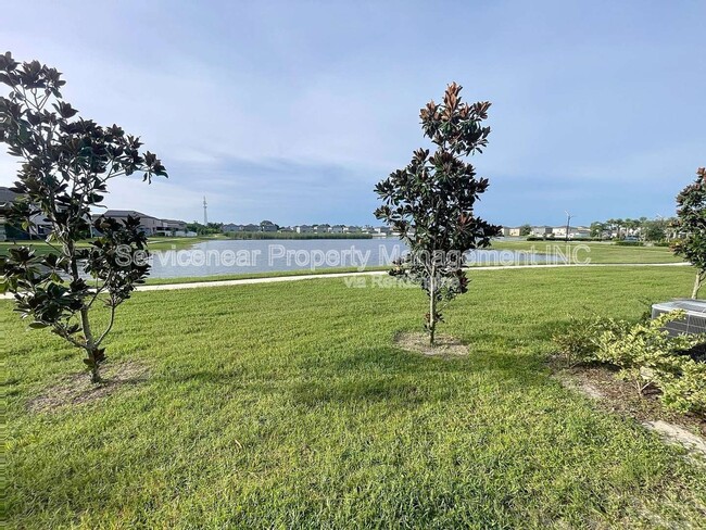 Building Photo - 734 Royal Empress Dr