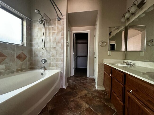 Building Photo - 3588 Tierra Calida Dr