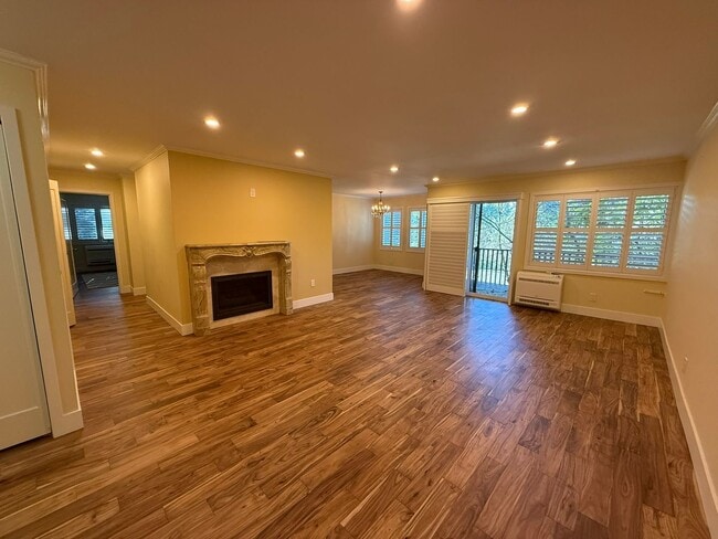 Building Photo - 2Bd/2Ba Bellevue Condo