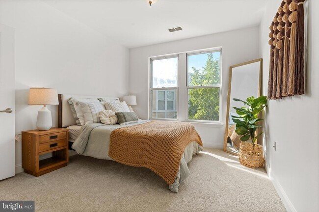 Building Photo - 1391 Pennsylvania Ave. SE