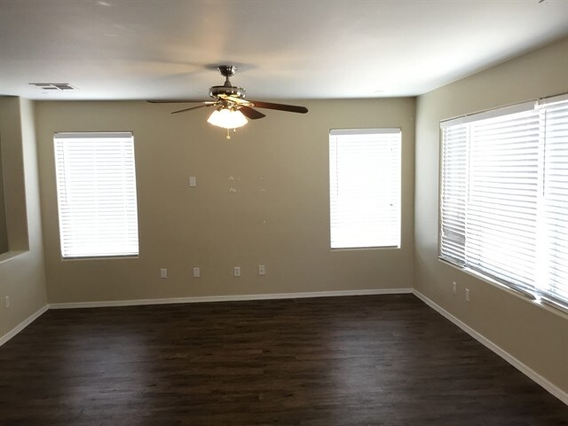 Building Photo - 6208 S 52nd Dr