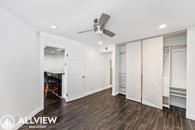 Building Photo - Beautifully Upgraded 2 Bed, 2 Bath + Den W...