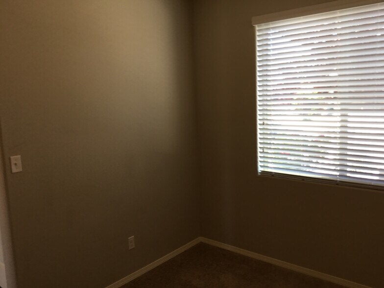 Building Photo - 2711 Full Moon Ct NE