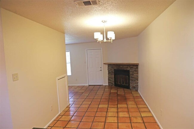 Building Photo - 4 Deerfield Dr