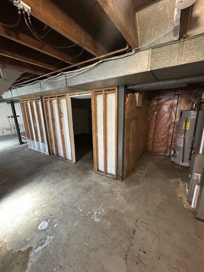 Building Photo - 2142 Fairhaven Dr