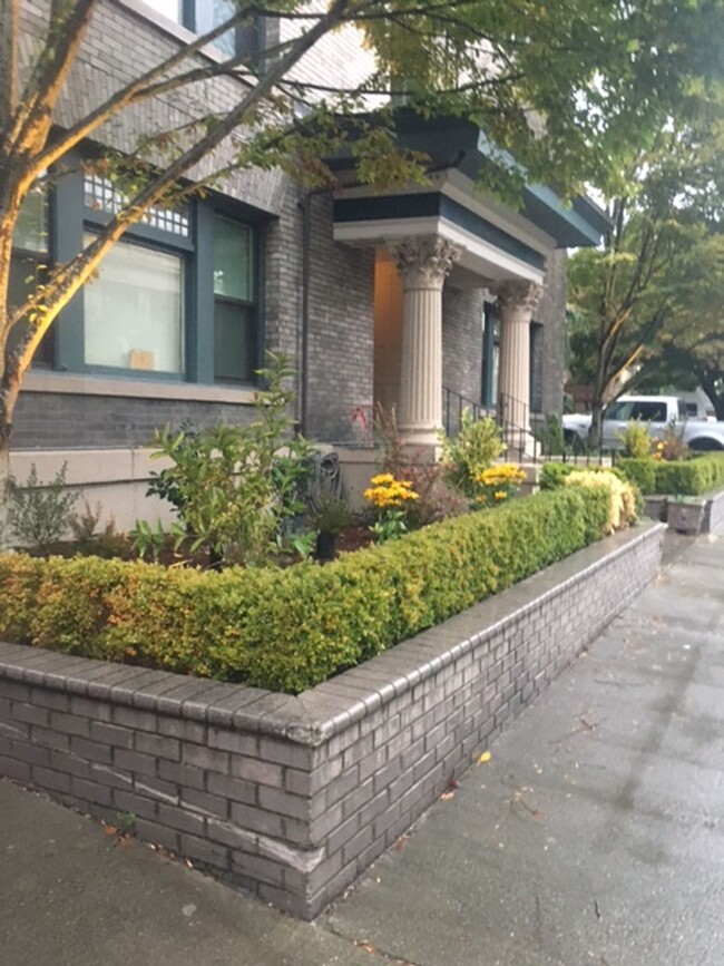 Building Photo - Seward Apartments