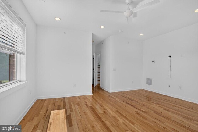 Building Photo - 950 Shackamaxon St