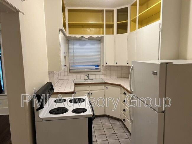 Building Photo - 1334 SW Mulvane St