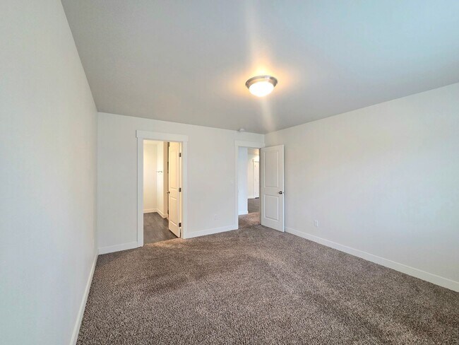 Building Photo - Newer Rambler in Mary Hill Estates!