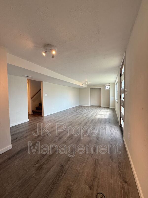 Building Photo - 105 Riverview Dr W
