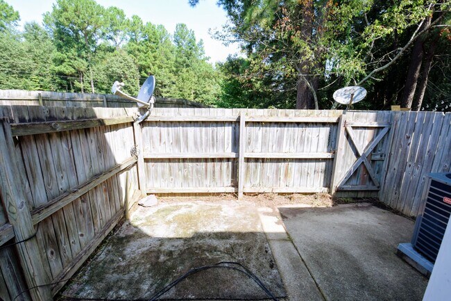 Building Photo - 1276 N Forest Dr