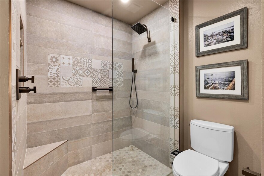 Building Photo - 2701 E Mesquite Ave