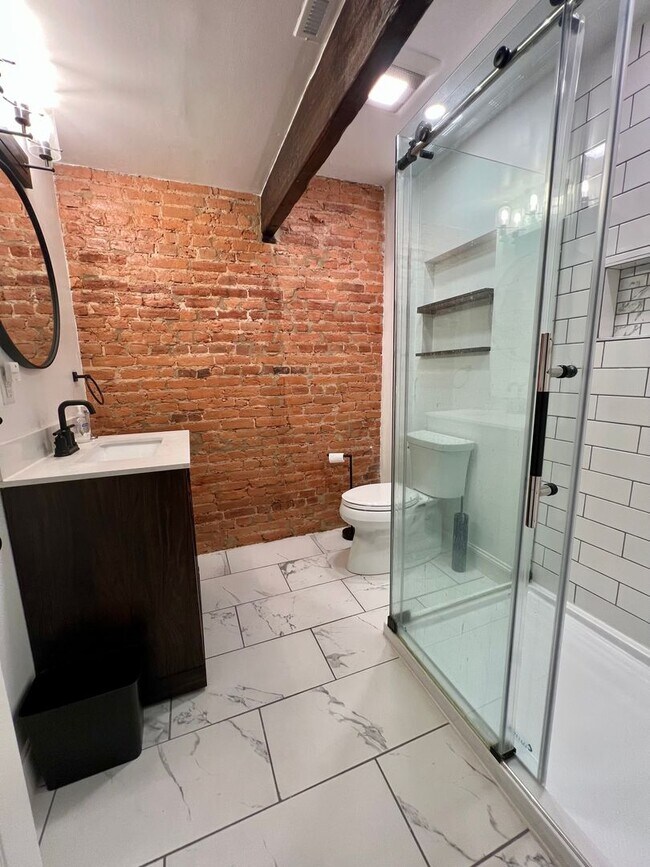 Building Photo - Stunning 4-Bedroom Townhome in the Heart of Fishtown! Available NOW!