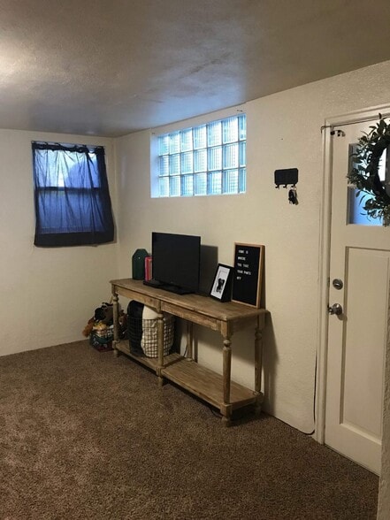 livingroom - 505 Clark Ave