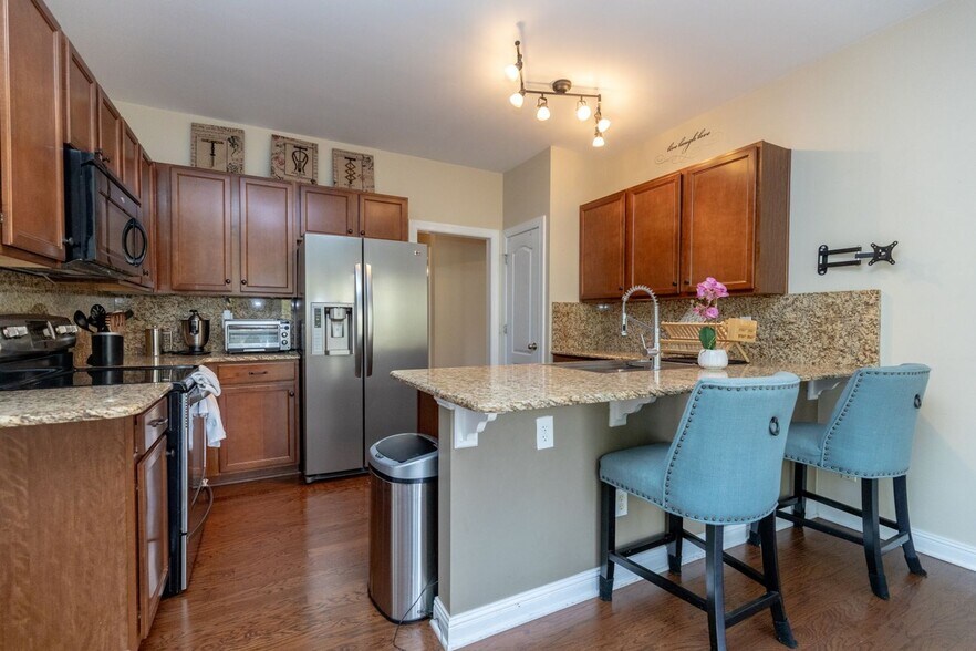 Building Photo - 7205 Riverfront Dr