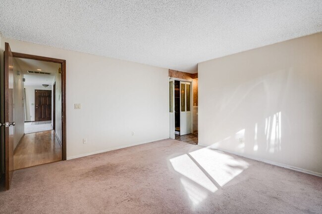 Building Photo - Beautiful 3 bed, 2 bath rental home in Milwaukie!