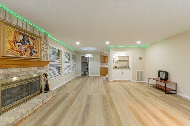 Building Photo - 2902 Field Line Dr