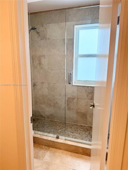 Building Photo - 5570 SW 70th Pl N