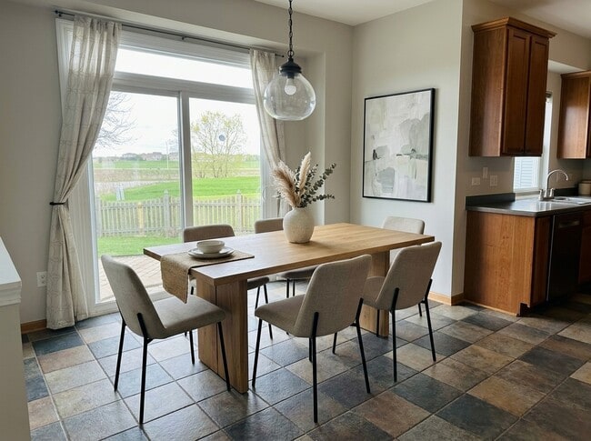 Building Photo - 1637 Trails End Ln