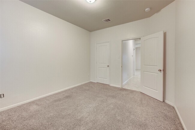 Building Photo - 734 Mill Spring Ct