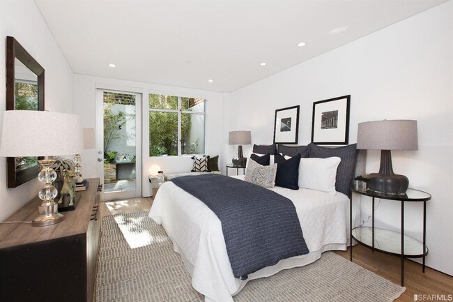 Building Photo - 2BR/2.5BA Stunning Noe Valley Condo, w/Pri...