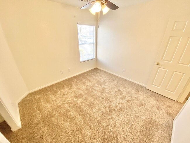 Building Photo - GORGEOUS 3 BEDROOM / 2 FULL BATH SINGLE FAMILY HOME , WITH 2 CAR GARAGE