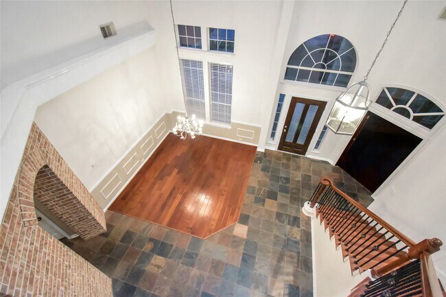 Building Photo - 10 E Artist Grove Cir