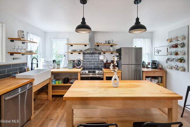 Building Photo - 1136 Enid Rd