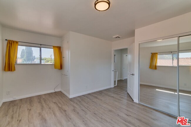 Building Photo - 15013 Hartsook St