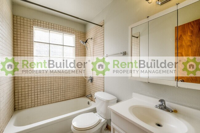 Building Photo - 14104 Turner Pl NE