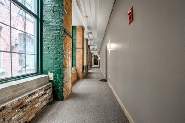 Building Photo - 200 Market St