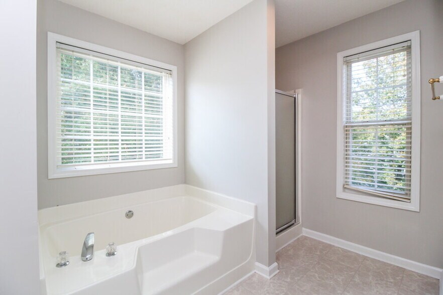 Building Photo - 301 Saddlewood Dr