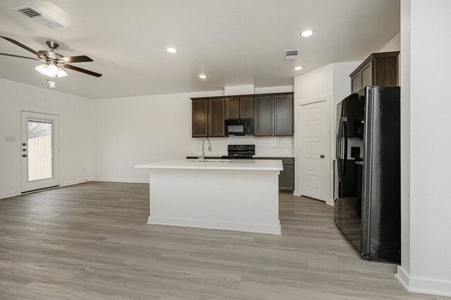 Building Photo - 8433 Adelaide Dr