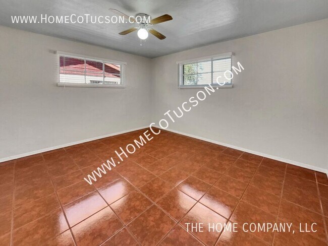 Building Photo - 851 W Calle Lerdo