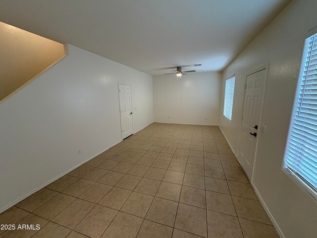 Building Photo - 3635 W Kathleen Rd