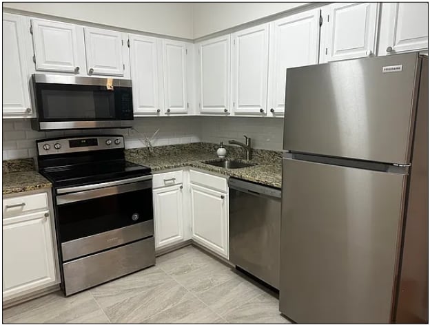 Updated kitchen - 2530 Fairfax Dr