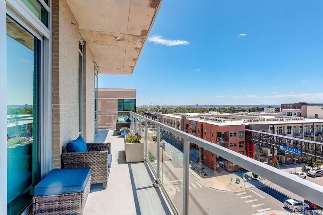 Building Photo - Stunning 2-Bedroom Condo at Sloan's Lake's Premier Lakehouse Community