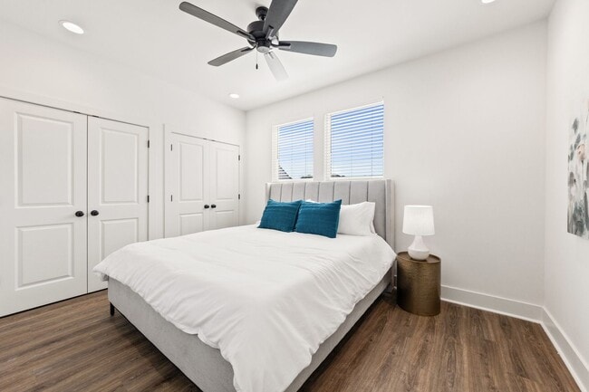 Building Photo - 406 Highland Oaks Ln